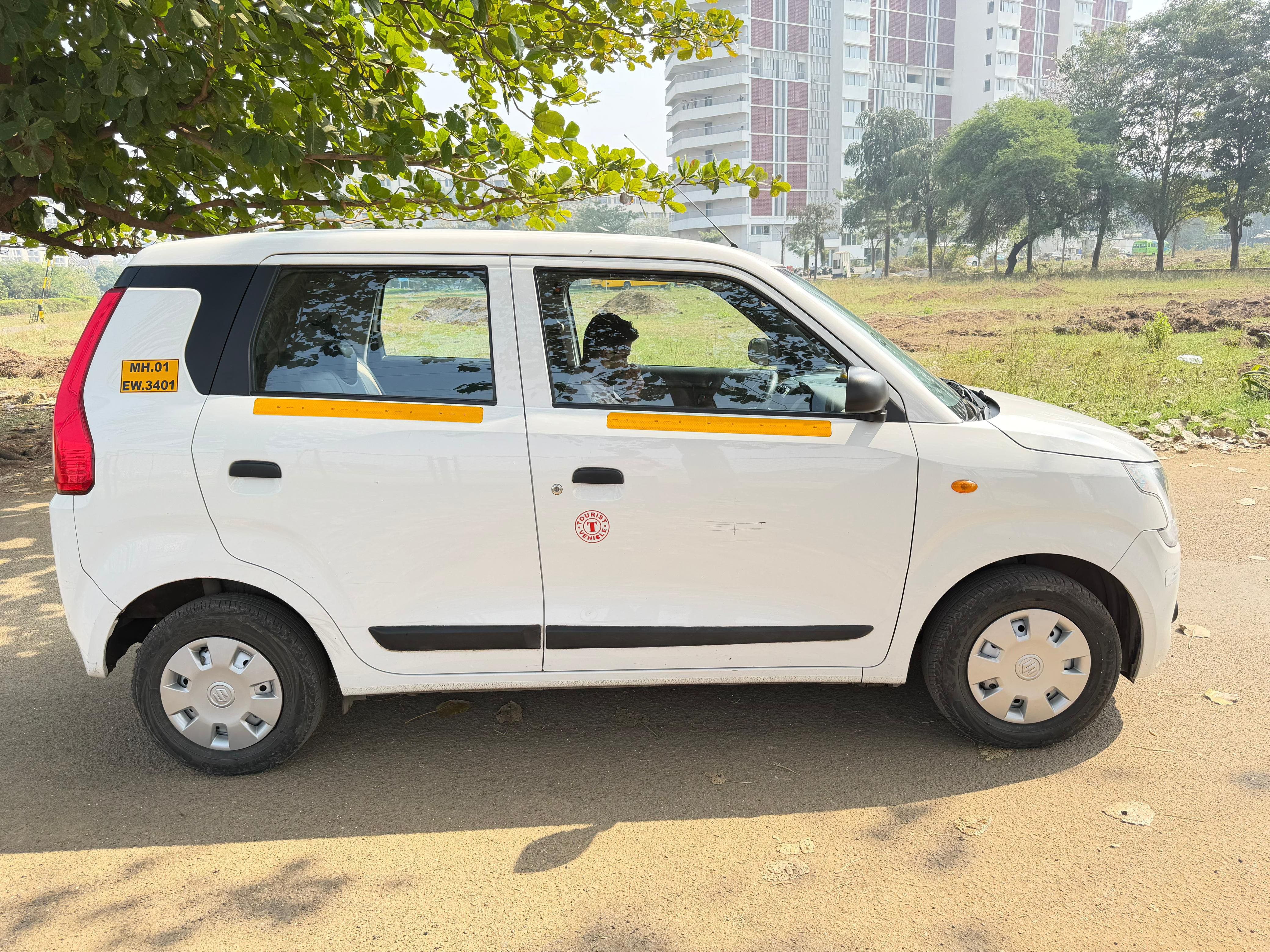 Loan Use 2025 WagonR LXi P/CNG Tpermit  3401