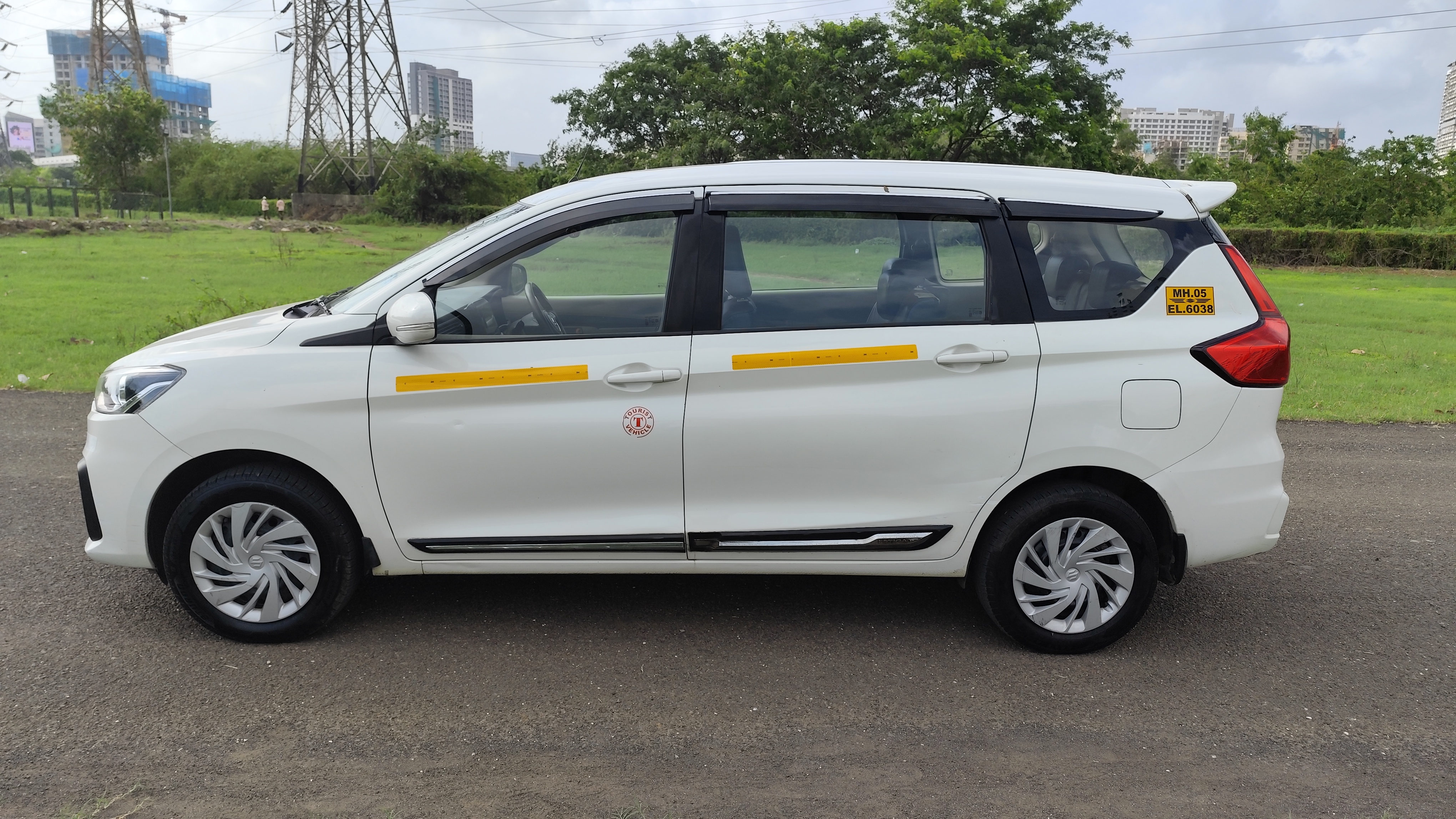 2022 Ertiga Tour P/CNG Tpermit  6038
