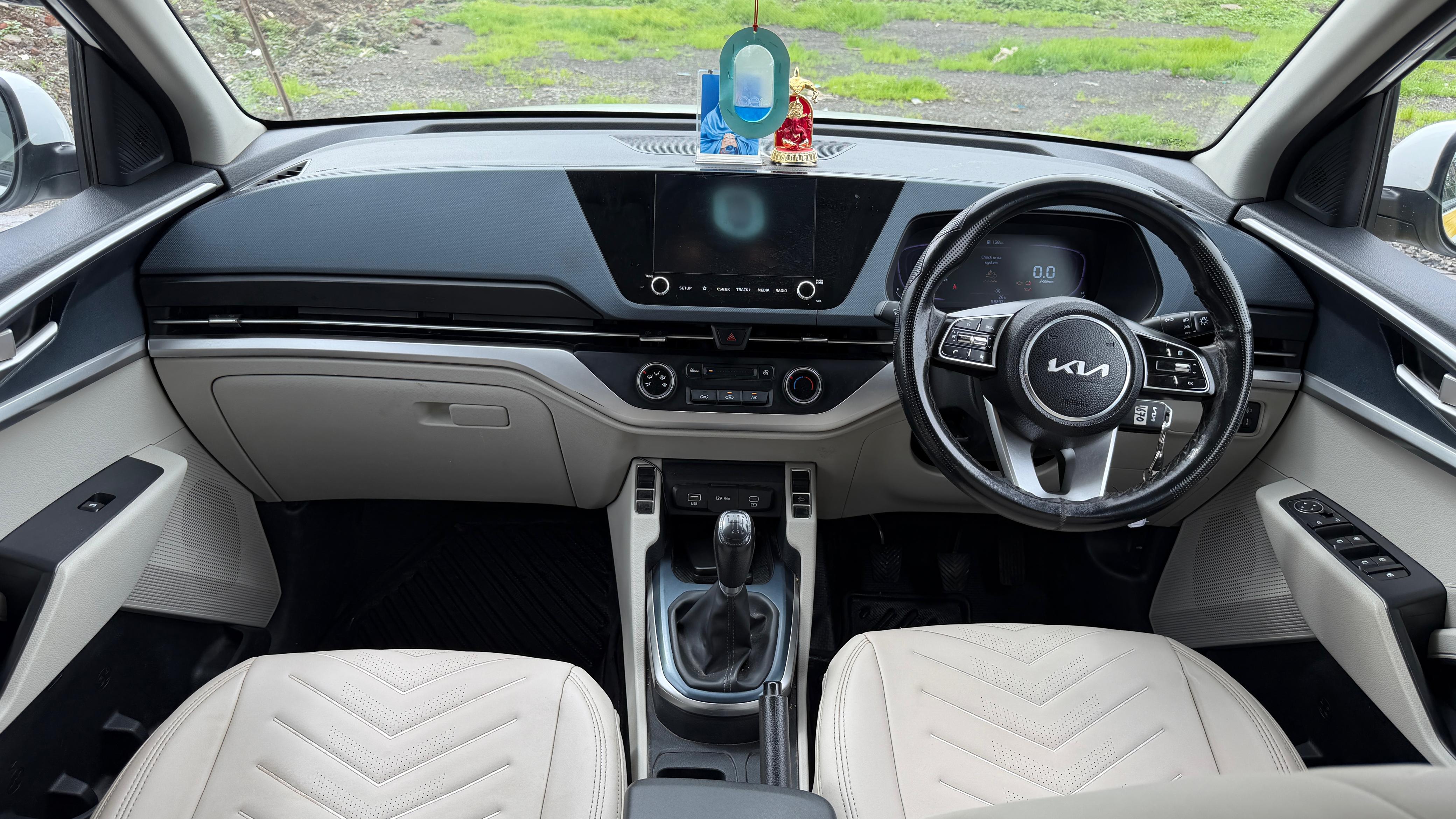 Loan Use 2025 Kia Carens Premium O 7 STR 1670
