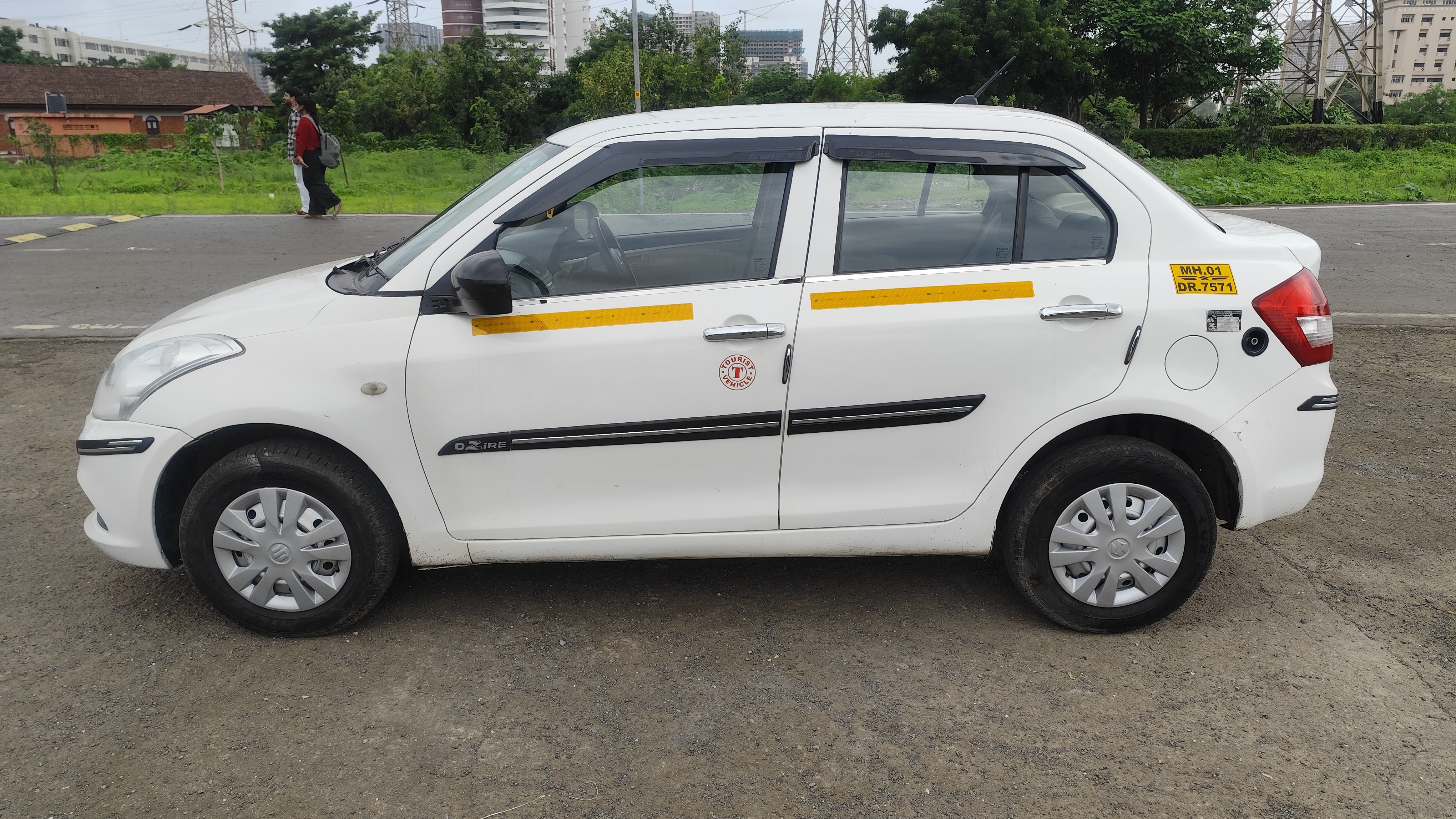 2022 Dzire Tour P/CNG Tpermit  7571